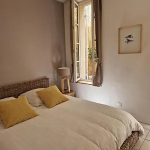 https://2-pieces-dans-le-centre-avec-petite-terrasse-3.fr-provencehotel.com